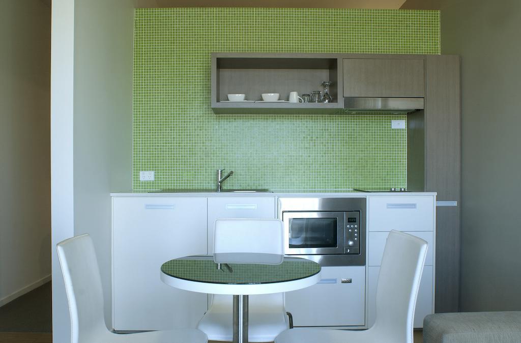 Abode Gungahlin Aparthotel Канбера Екстериор снимка