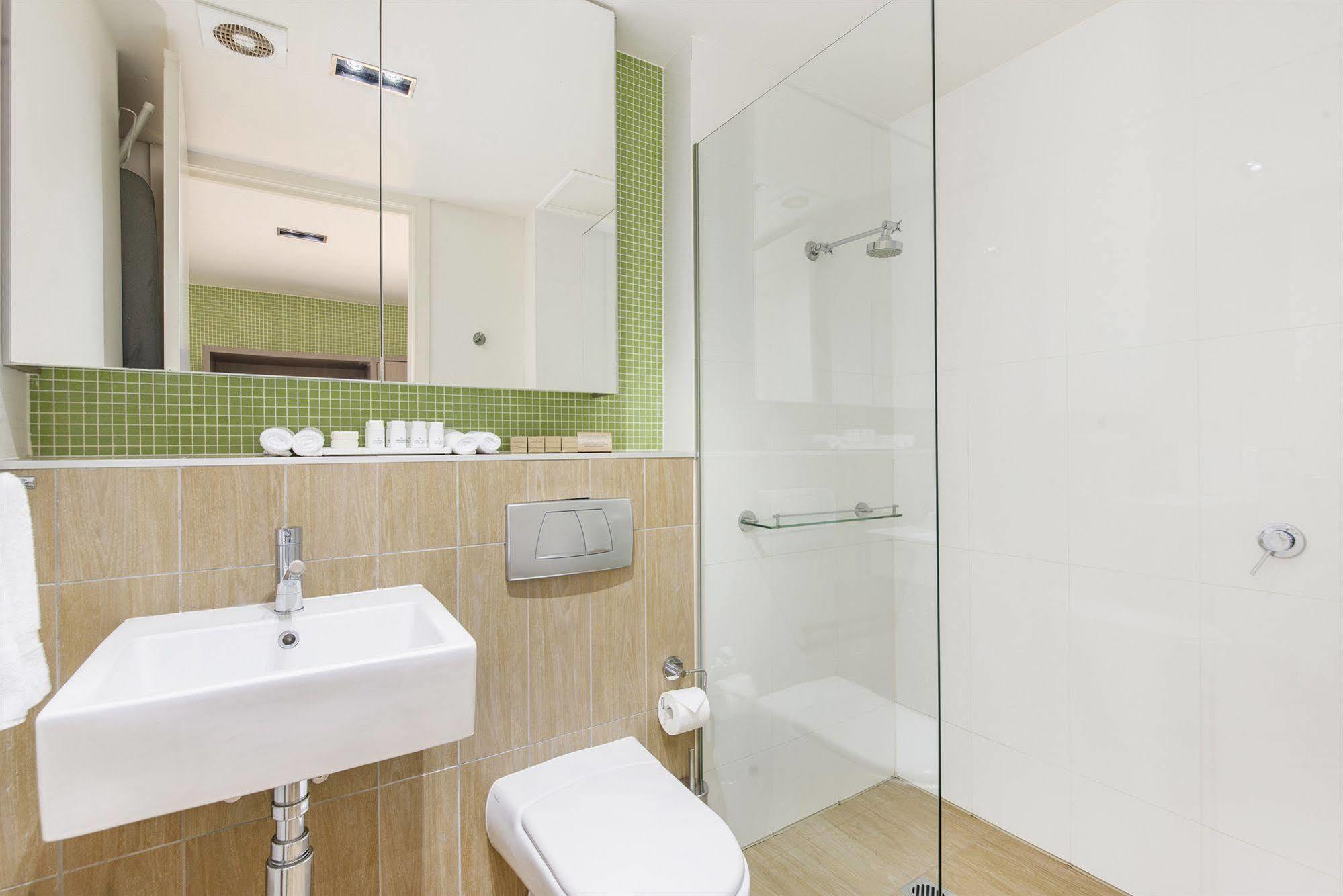 Abode Gungahlin Aparthotel Канбера Екстериор снимка