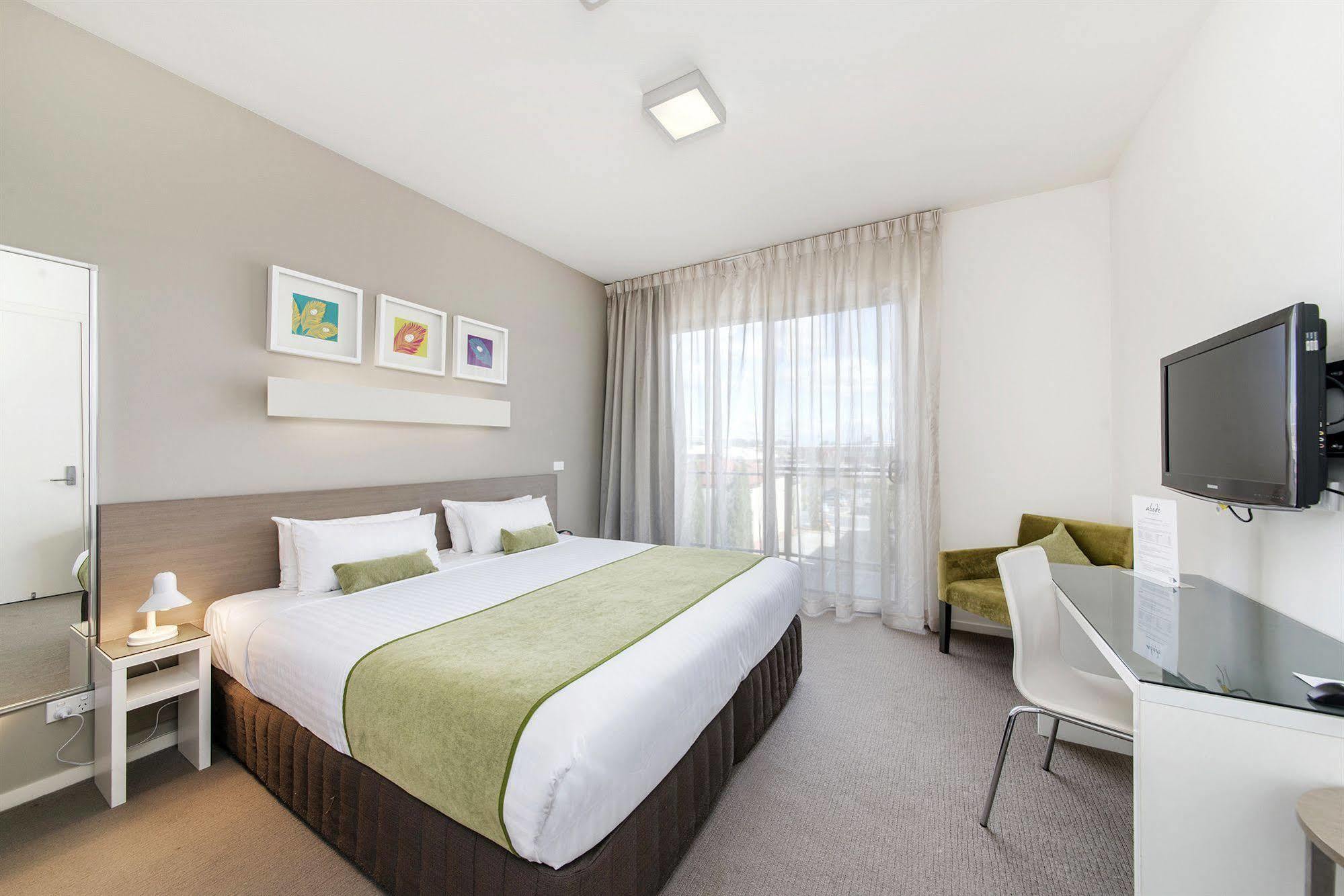Abode Gungahlin Aparthotel Канбера Екстериор снимка