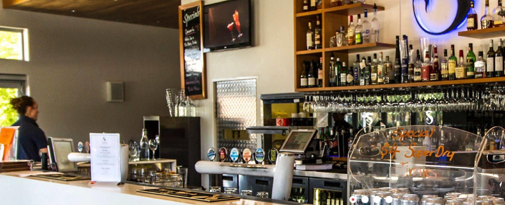 Abode Gungahlin Aparthotel Канбера Екстериор снимка